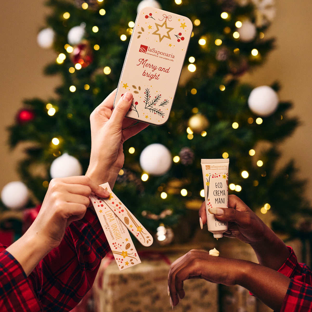 Scrigno Merry and Bright | Crema Mani Vaniglia e Cacao + Limetta Unghie Dolci Coccole